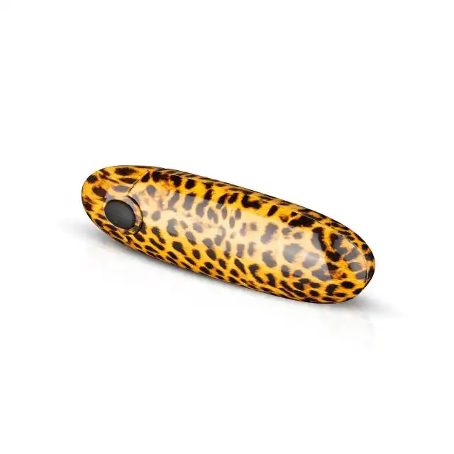 Panthra - Asha Lipstick Vibrator. Mni wibrator w kształcie szminki. Panterkowy wzór i elegancka torebka w komplecie. 
