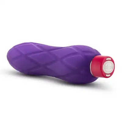 Blush - Aria Crystal Plum USB. Fioletowy niewielki wibrator z silnymi wibracjami. USB