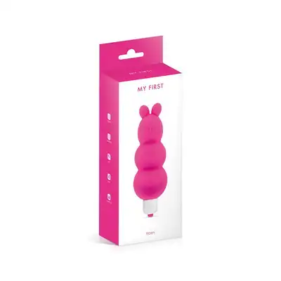 My First - Teddy Pink. Wyjątkowy, niewielki wibrator w kształcie misia, który łączy zmysłową przyjemność z uroczym designem, oferując 7 trybów wibracji