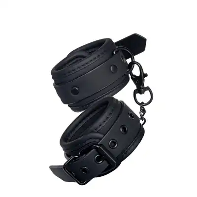 Blaze - Handcuffs Black. Czarne stylowe kajdanki wyścielone neoprenem. Łańcuch 10 cm 