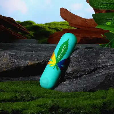 Maia Novelties - Jessi 420 Blue USB. Mini bullet z  liściem konopii