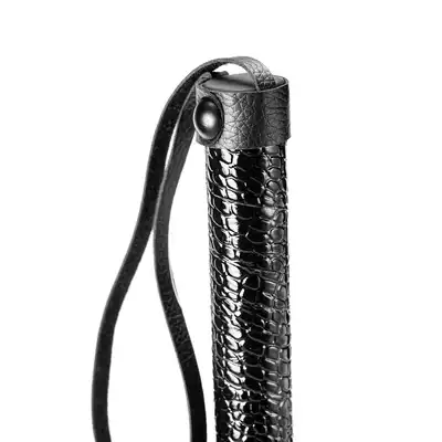 Blaze - Whip Croco Black. Mocny bat wykonany w stylu błyszczącej skóry krokodyla. 24cm czystego BDSMu!