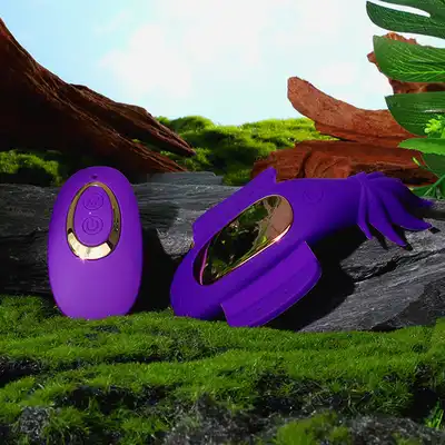 Maia - Sativa Purple USB. Magnetyczne skrzydełka. Inspirowany liśćmi konopii. 