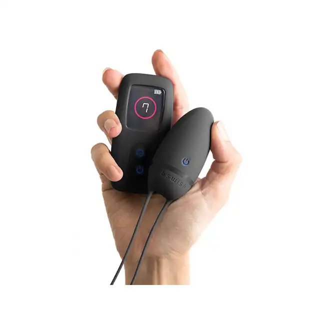 B SWISH - BNAUGHTY UNLEASHED PREMIUM VIBRATING EGG NOIR - Bezprzewodowe, aksamitne jajeczko