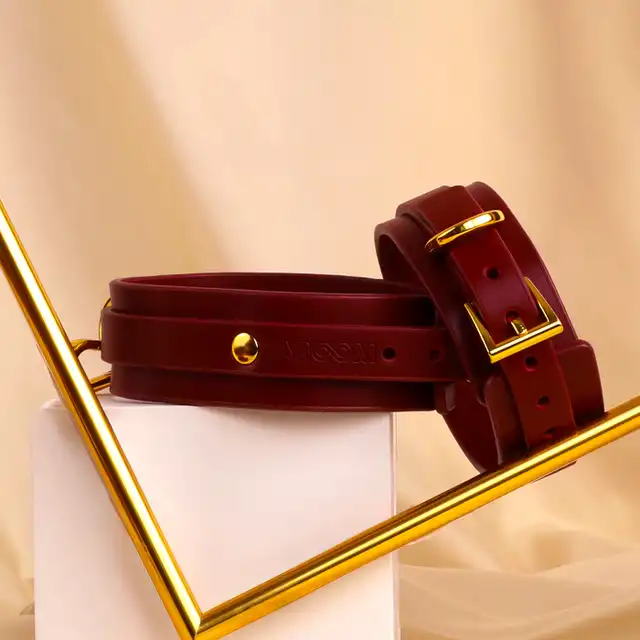 Taboom - Ankle Cuffs - luksusowe kajdanki na nogi w elektryzującym czerwonym kolorze