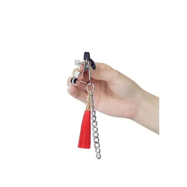  Lovetoy - Nipple Clit Tassel Clamp Red. Klamerki na wargi sromowe i sutki z czerwonymi frędzelkami