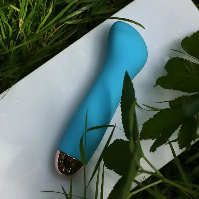Cuties - Mini Vibrator Blue - kieszonkowy, unikatowy wibrator w miętowym kolorze, 7 funkcji wibracji