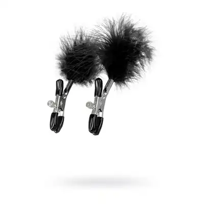 Theatre - Nipple Clamps. Metalowe klamerki na sutki z czarnymi puchatymi piórkami 