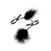 Theatre - Nipple Clamps. Metalowe klamerki na sutki z czarnymi puchatymi piórkami 