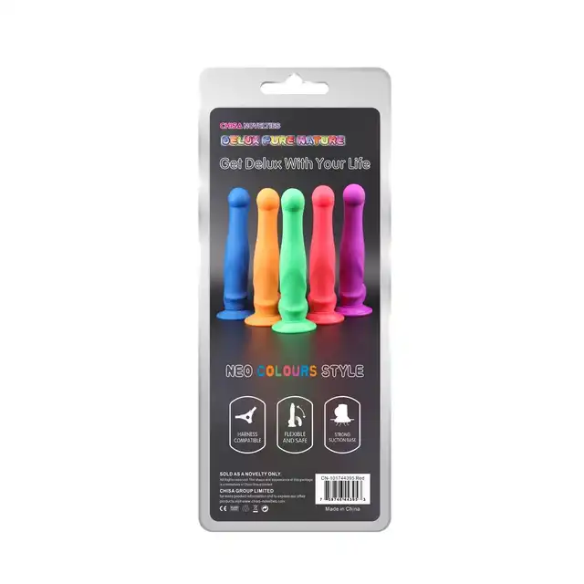 Chisa Novelties - Red dildo Deluxe 02. Czerwone elastyczne dildo 5 cm średnicy 