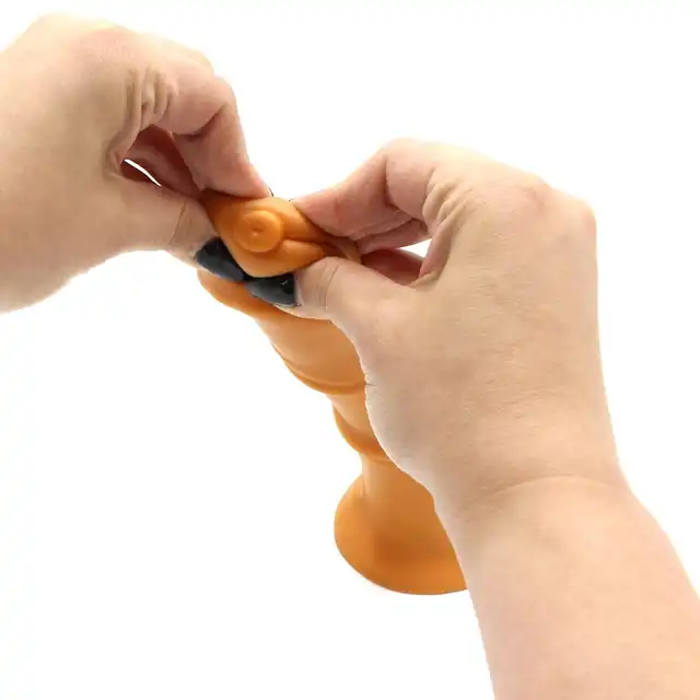 Kiotos - Goldplay Beast S. Złote elastyczne dildo z mocną przyssawką 4,5-6,5 cm średnicy 