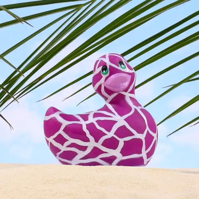 Big Teaze Toys - I Rub My Duckie 2.0 Purple. Fioletowa dziko wibrująca kaczuszka z motywem safari. 7 trybów 