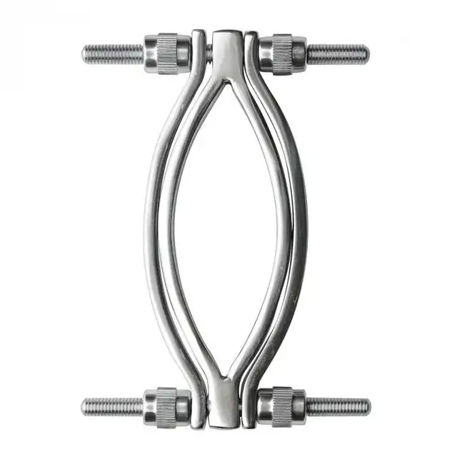 Master Series - Stainless Adjustable Pussy Clamp. Zaciski rozchylające wargi sromowe. Regulowane 