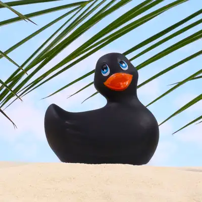 Big Teaze Toys - I Rub My Duckie 2.0 Black. Urocza wibrująca kaczuszka do masażu. 7 programów. Wibrator incognito.