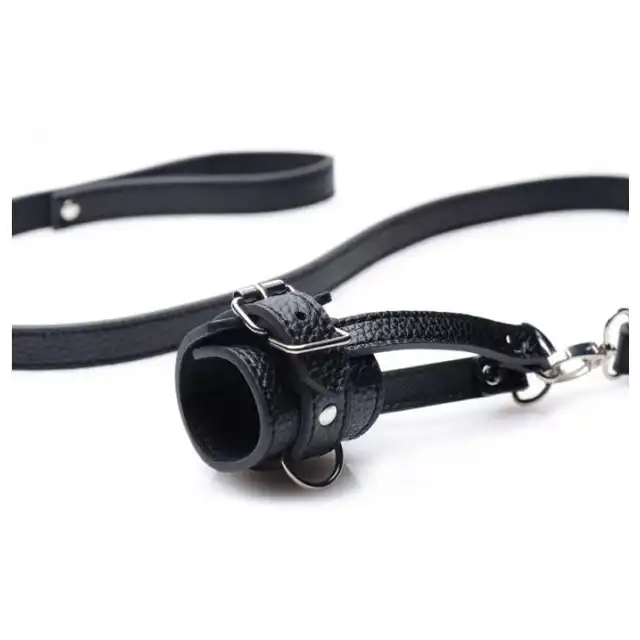 Strict - Ball Stretcher With Leash. Skórzana opaska uciskowa na jądra z odpinaną smyczą 