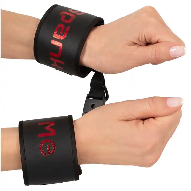 Bad Kitty - Spank Me Cuffs. Solidne kajdanki z prowokacyjnym napisem `spank me`. 