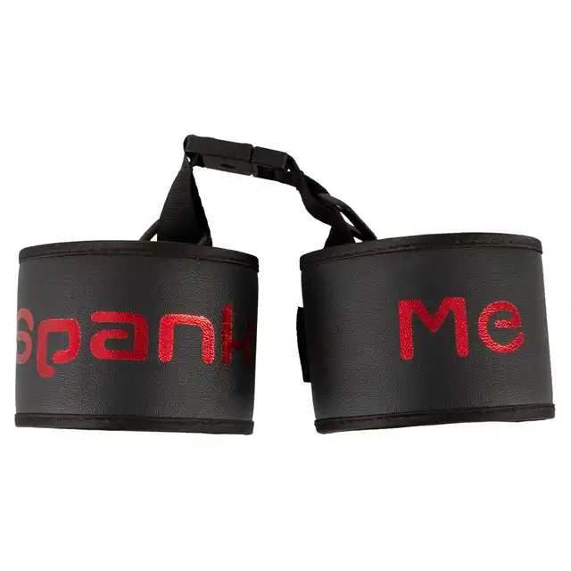 Bad Kitty - Spank Me Cuffs. Solidne kajdanki z prowokacyjnym napisem `spank me`. 
