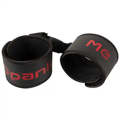 Bad Kitty - Spank Me Cuffs. Solidne kajdanki z prowokacyjnym napisem `spank me`. 