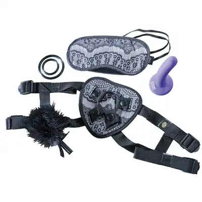 Steamy Shades - Harness Gift Set - elegancki strap - on w zestawie z piórkiem i opaską na oczy 
