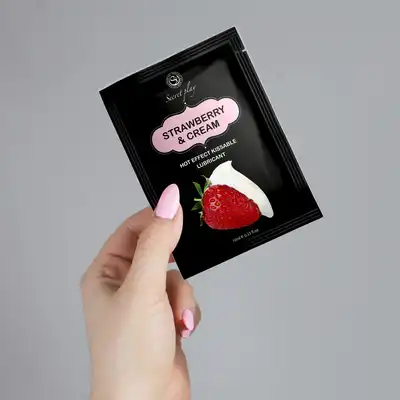 STRAWBERRY &amp; CREAM HOT EFFECT LUBE 10 ML