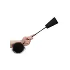 Ouch! - Crop With Feather Black. Czarna dwustronna packa z subtelnym piórkiem. 2w1 Mega funkcjonalna.