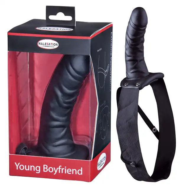 Malestation - Young Boyfriend. Wygodny czarny strapon dla mężczyzn z wytrzymałą uprzężą 