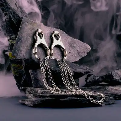 Master Series - Affix Triple Chain Nipple Clamps. Efektowne masywne klamerki na sutki z potrójnym łańcuszkiem
