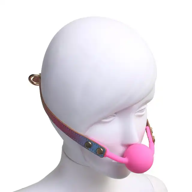 O-Products - Ball Gag Rainbow. Unikatowy tęczowy knebel z wegańskiej skóry ze złotymi nitami 