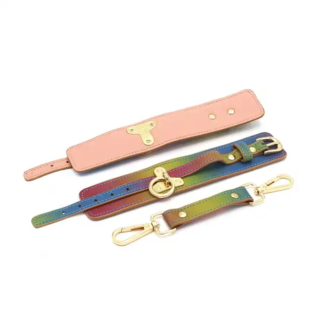 O-Products - Handcuffs Rainbow. Fenomenalne tęczowe kajdanki z wegańskiej skóry ze złotymi nitami 