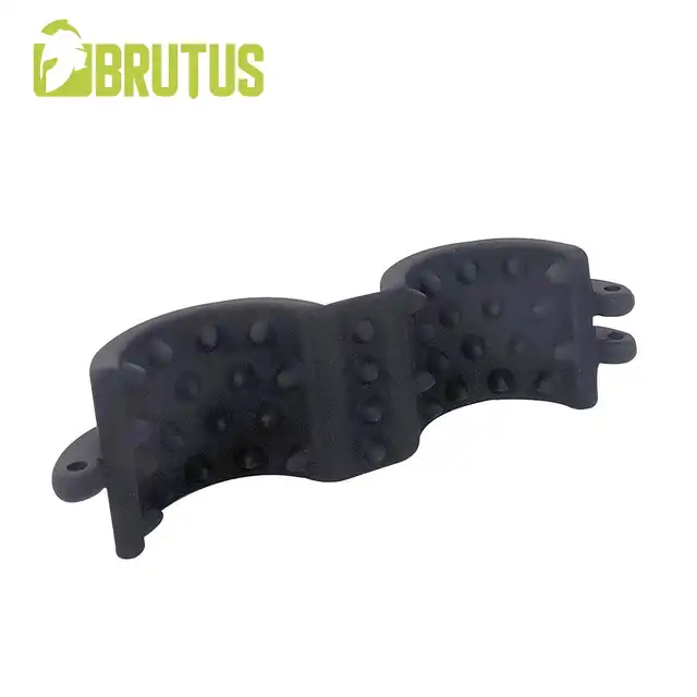 Brutus - Cruncher Lockable. Masywny zamykany na kłódkę ring na jądra z wewnętrznymi kolcami