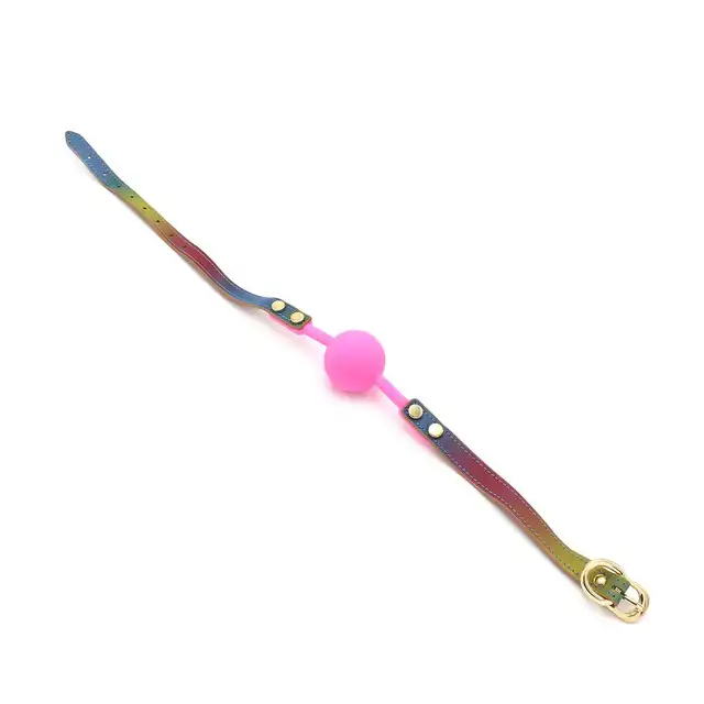 O-Products - Ball Gag Rainbow. Unikatowy tęczowy knebel z wegańskiej skóry ze złotymi nitami 