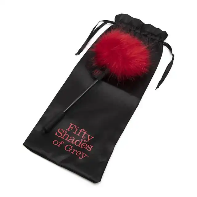Fifty Shades of Grey - Sweet Anticipation Faux Feather Tickler - fenomenalne piórko w czerwonym kolorze. Podkręcona sesja BDSM