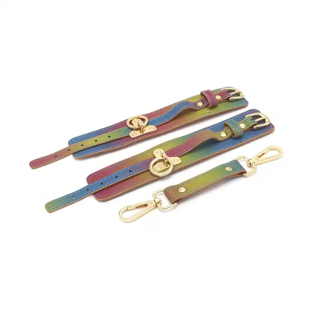 O-Products - Handcuffs Rainbow. Fenomenalne tęczowe kajdanki z wegańskiej skóry ze złotymi nitami 