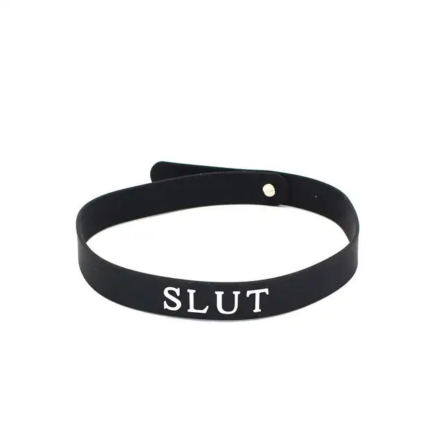 O-Products - Silicone Collar (SLUT) - silikonowa obroża z białym napisem SLUT. Regulowana szerokość