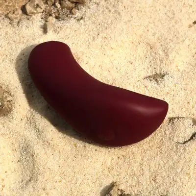 Vibio - Frida Lay-On Vibrator Red Wine. Luksusowy wibrator na aplikację. Dopasowujący się specjalnie do Twoich miejsc specjalnych.