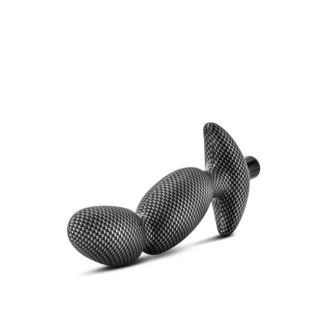 Blush - Spark Ignition PRV01 Carbon Fiber. Wibrujący stymulator prostaty z uwypukleniami z włókna węglowego. Niezwykle męski design