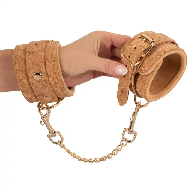 Vegan Fetish - Wrist Cuffs. Wegańskie kajdanki na ręce. Zniewalanie w wegańskim stylu. Idealny prezent do butelki wina.