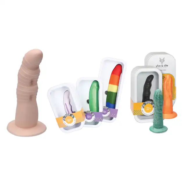 Ylva &amp; Dite - Rhea Honey Dildo - prążkowane dildo wykonane z gładkiego silikonu premium