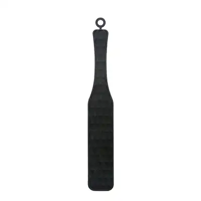 Guilty Pleasure BDSM - Diamond Pattern Paddle. Silikonowa packa z wypustkami w kształcie diamentów. Mocne klapsy w zmysłowym klimacie BDSM
