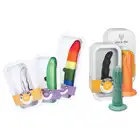 Ylva &amp; Dite - Circe Bright Red. Czerwone dildo z silikonu premium, wypróbuj samo lub z uprzężą jako strapon.