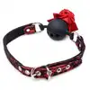 Master Series - Eye-Catching Ball Gag With Rose. Luksusowy knebel z realistyczną czerwoną różą i paskiem z koronką 