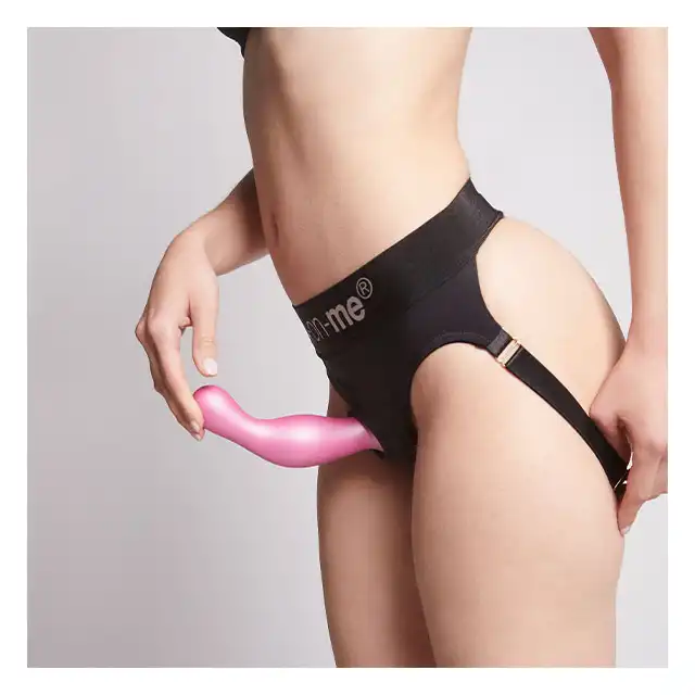 Strap-On-Me - Dildo Plug Curvy S Pink - dildo marki premium o unikatowym kształcie i metalicznym kolorze