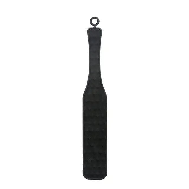 Guilty Pleasure BDSM - Diamond Pattern Paddle. Silikonowa packa z wypustkami w kształcie diamentów. Mocne klapsy w zmysłowym klimacie BDSM