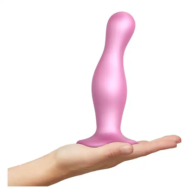 Strap-On-Me - Dildo Plug Curvy S Pink - dildo marki premium o unikatowym kształcie i metalicznym kolorze