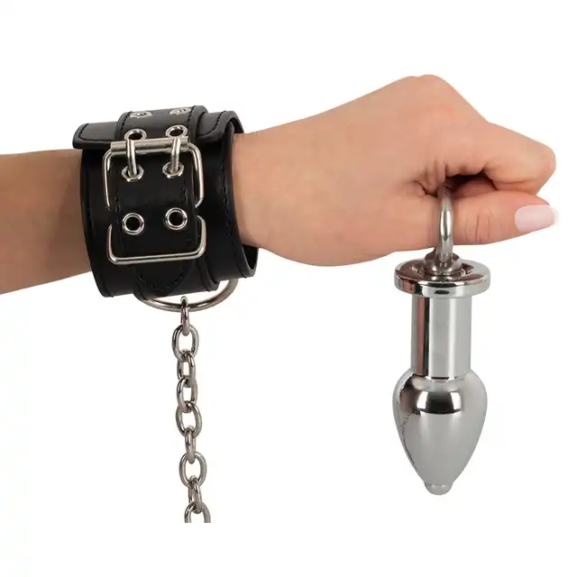 Fetish Collection - Cuffs&amp;Plug.  Plug analny z kajdankami i łańcuchami zapinanymi na kłódki! Rozkosz innowacyjnego zniewolenia!