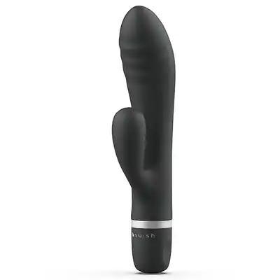 B Swish - BWild Classic Wave Vibrator Black. Klasyczny wibrator z nietypowymi wypustkami w kształcie fal na trzonie dla dodatkowej stymulacji. 
