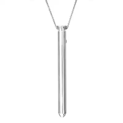 Crave - Vesper Vibrator Necklace Silver. Elegancki i dyskretny wibrator w formie naszyjnika. Wykonany ze stali nierdzewnej. Luksusowy naszyjnik z wibratorem o podłużnym kształcie