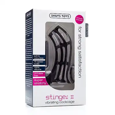 ShotsToys - Stinger II Black - elastyczna klatka na penisa z ringiem i wibracjami. Wzmocnij swoją erekcję 