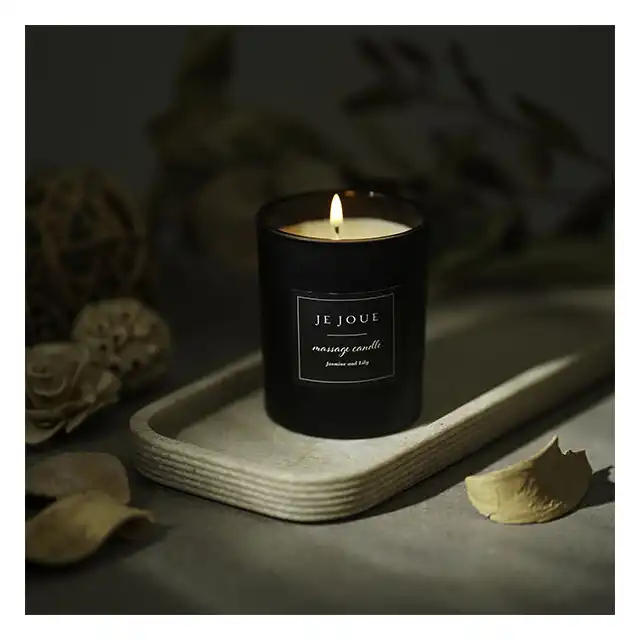 Je Joue - Massage Candle Jasmine Lily - świeca do masażu z nawilżającymi olejkami. Przepiękny zapach jaśminu i lilii 