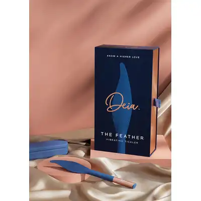 Deia - The Feather Vibrating Tickler - eleganckie i wszechstronne piórko do stymulacji stref erogennych! 